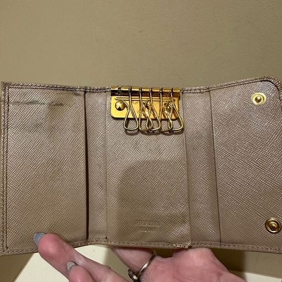 Prada Bow Saffiano Keyholder - Picture 8 of 11